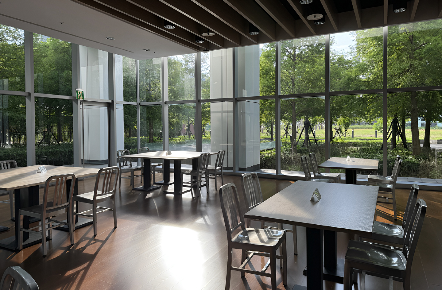 Staff-restaurant01.jpg