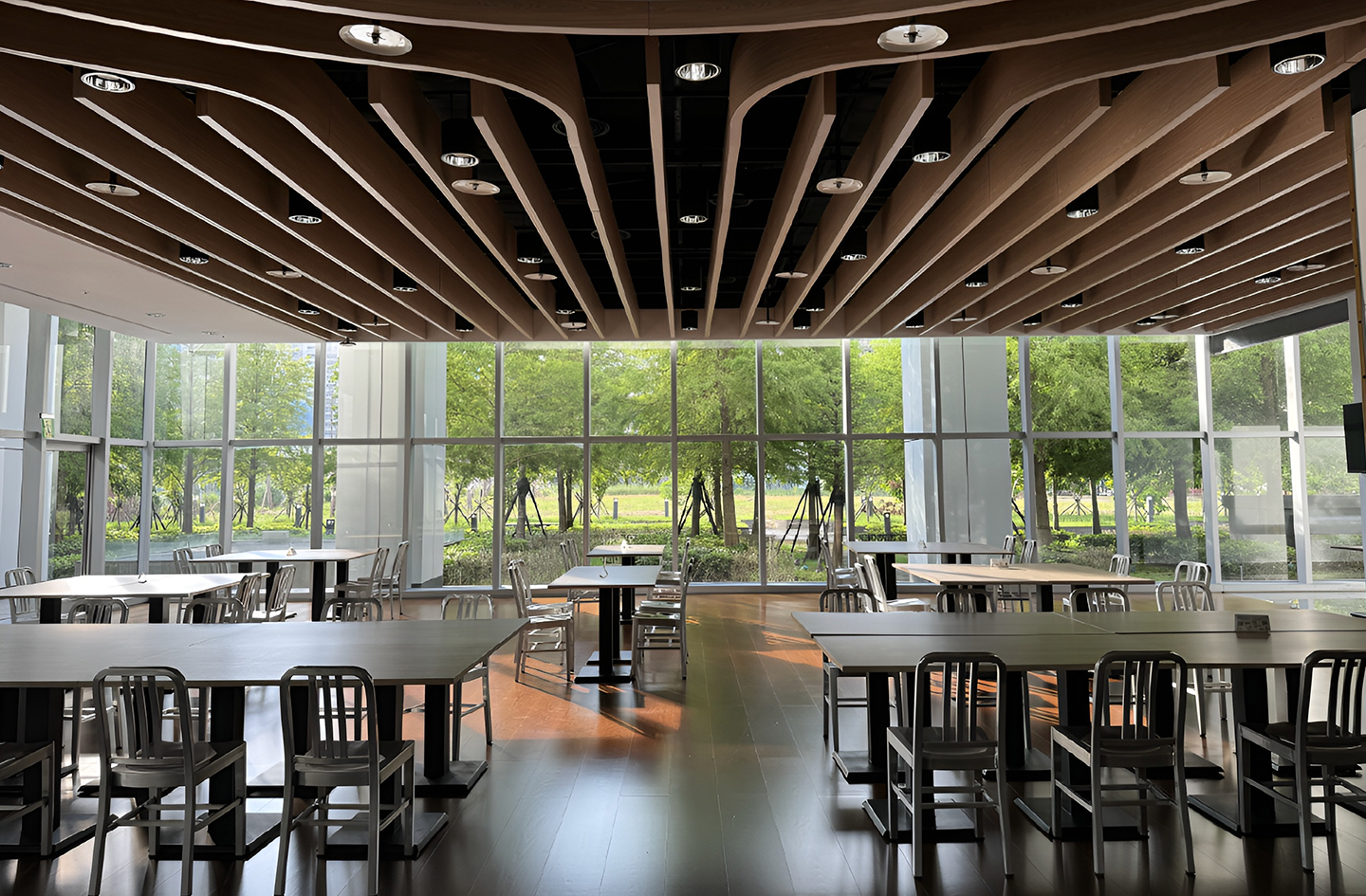 Staff-restaurant02.jpg